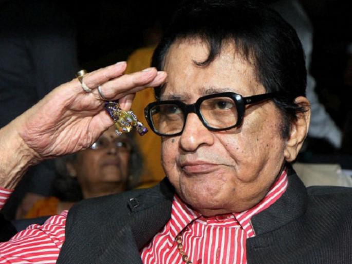 manoj kumar birthday special shahrukh khan controversy | जेव्हा वादांपासून दूर राहणा-या मनोज कुमार यांनी शाहरूख खानवर ठोकला होता मानहानीचा दावा manoj kumar birthday special shahrukh khan controversy | जेव्हा वादांपासून दूर राहणा-या मनोज कुमार यांनी शाहरूख खानवर ठोकला होता मानहानीचा दावा