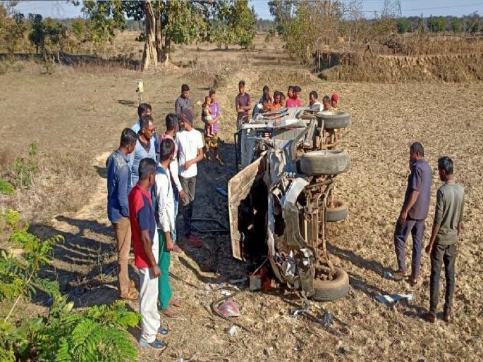 Cruiser blew up two-wheeler on Korchi-Kurkheda route; Two killed and eight passengers injured | कोरची-कुरखेडा मार्गावर क्रूझरने दुचाकीला उडविले; दोन ठार आठ प्रवासी जखमी Cruiser blew up two-wheeler on Korchi-Kurkheda route; Two killed and eight passengers injured | कोरची-कुरखेडा मार्गावर क्रूझरने दुचाकीला उडविले; दोन ठार आठ प्रवासी जखमी