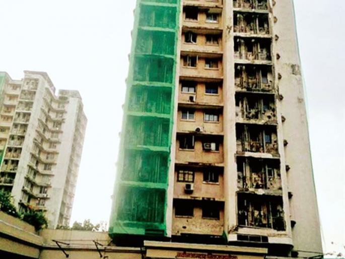 The MLA is living in the dangerous 'Manora' | आमदार राहात आहेत धोकादायक ‘मनोरा’मध्ये The MLA is living in the dangerous 'Manora' | आमदार राहात आहेत धोकादायक ‘मनोरा’मध्ये