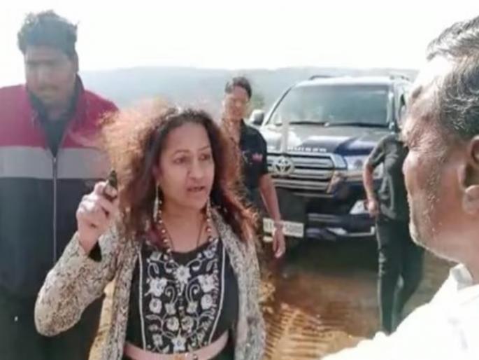 manorama khedkar pistol license cancelled Show cause notice from commissioner of pune police | मनोरमा खेडकरांचा पिस्तूल परवाना रद्द! पोलीस आयुक्तांकडून कारणे दाखवा नोटीस manorama khedkar pistol license cancelled Show cause notice from commissioner of pune police | मनोरमा खेडकरांचा पिस्तूल परवाना रद्द! पोलीस आयुक्तांकडून कारणे दाखवा नोटीस
