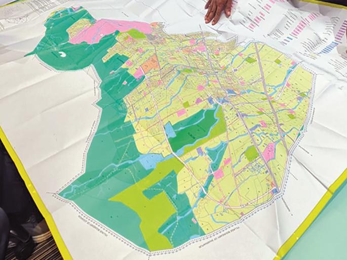 Land mafia occupies the pasture land adjacent to the municipal limits in Chhatrapati Sambhajinagar | छत्रपती संभाजीनगरात महापालिका हद्दीलगतच्या गायरानावर भूमाफियांचा कब्जा Land mafia occupies the pasture land adjacent to the municipal limits in Chhatrapati Sambhajinagar | छत्रपती संभाजीनगरात महापालिका हद्दीलगतच्या गायरानावर भूमाफियांचा कब्जा