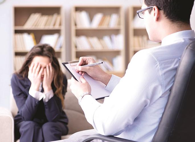 Lockdown News: ‘They’ do four kilometers of pipeline every day for counseling; Lockdown blow | Lockdown News: समुपदेशनासाठी ‘ते’ रोज करतात चार किलोमीटर पायपीट; लॉकडाउनचा फटका