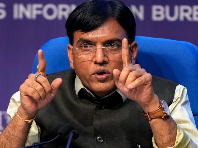 India has now fully vaccinated over 50 percent of its eligible population says Mansukh Mandaviya | CoronaVirus News: ओमायक्रॉनचा धोका वाढला असताना मोठा दिलासा; केंद्रीय आरोग्यमंत्र्यांनी दिली पॉझिटिव्ह बातमी India has now fully vaccinated over 50 percent of its eligible population says Mansukh Mandaviya | CoronaVirus News: ओमायक्रॉनचा धोका वाढला असताना मोठा दिलासा; केंद्रीय आरोग्यमंत्र्यांनी दिली पॉझिटिव्ह बातमी