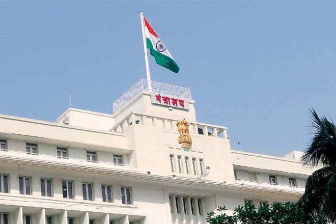 Promotion file of police officers stalled in the ministry | पोलीस अधिकाऱ्यांच्या पदोन्नती फाईल मंत्रालयात रखडली Promotion file of police officers stalled in the ministry | पोलीस अधिकाऱ्यांच्या पदोन्नती फाईल मंत्रालयात रखडली