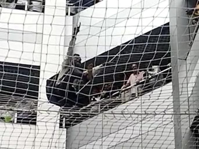 Murder of girlfriend after rape, no justice; Suicide attempt by bappu mokashi in mantralaya | प्रेयसीची बलात्कारानंतर हत्या, न्याय मिळेना; प्रियकराकडून मंत्रालयात आत्महत्येचा प्रयत्न Murder of girlfriend after rape, no justice; Suicide attempt by bappu mokashi in mantralaya | प्रेयसीची बलात्कारानंतर हत्या, न्याय मिळेना; प्रियकराकडून मंत्रालयात आत्महत्येचा प्रयत्न