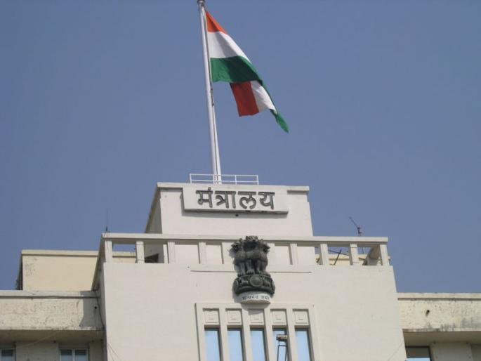 Once again outside the ministry, farmer's self-interest attempt | मंत्रालयाबाहेर पुन्हा एकदा शेतक-याचा आत्मदहनाचा प्रयत्न