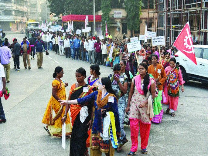 Panvel municipal corporation employees March on Mantralaya | पनवेल महानगरपालिका कर्मचाऱ्यांचा मंत्रालयावर मोर्चा, प्रश्न सोडविण्याचे नगरविकासमंत्र्यांचे आदेश Panvel municipal corporation employees March on Mantralaya | पनवेल महानगरपालिका कर्मचाऱ्यांचा मंत्रालयावर मोर्चा, प्रश्न सोडविण्याचे नगरविकासमंत्र्यांचे आदेश