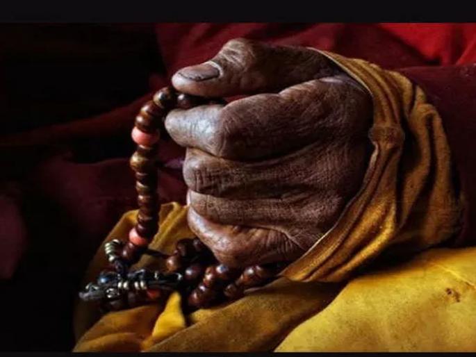 Harassment of a woman under the pretext of exorcism | भूत काढण्याच्या बहाण्याने महिलेचा विनयभंग; पतीविरोधात गुन्हा दाखल Harassment of a woman under the pretext of exorcism | भूत काढण्याच्या बहाण्याने महिलेचा विनयभंग; पतीविरोधात गुन्हा दाखल