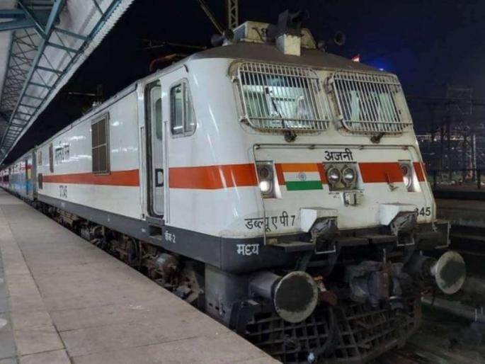 He fought for 5 years for a refund of only 35 rupees; Now the railways will give him Rs 2.43 crore | फक्त ३५ रुपयांच्या ‘रिफंड’साठी तो ५ वर्षे लढला; आता रेल्वे देणार २.४३ कोटी रुपये