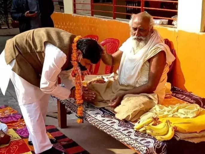 Prophecy in 2016 and became Chief Minister in 2023; Who is MP CM Mohan Yadav's mentor? | २०१६ मध्ये भविष्यवाणी अन् २०२३ मध्ये बनले मुख्यमंत्री; मोहन यादवांचे गुरू कोण? Prophecy in 2016 and became Chief Minister in 2023; Who is MP CM Mohan Yadav's mentor? | २०१६ मध्ये भविष्यवाणी अन् २०२३ मध्ये बनले मुख्यमंत्री; मोहन यादवांचे गुरू कोण?