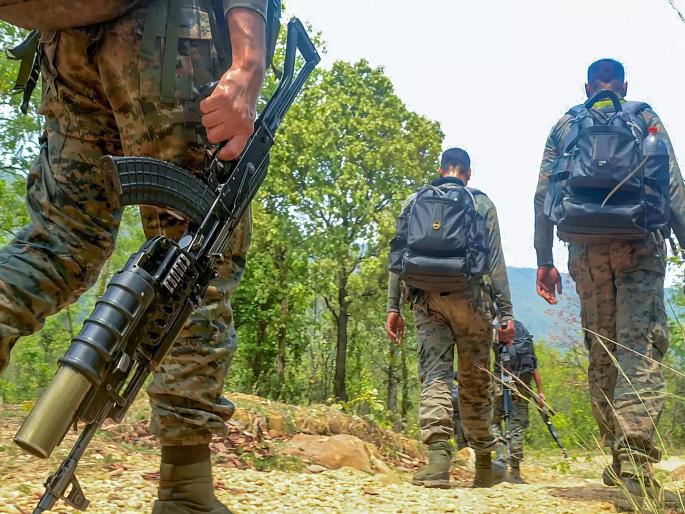 Maoist movement surrenders; 60 people including 'Bhupati' surrender | माओवादी चळवळीने हात टेकले; ‘भूपती’सह ६० जणांची शरणागती Maoist movement surrenders; 60 people including 'Bhupati' surrender | माओवादी चळवळीने हात टेकले; ‘भूपती’सह ६० जणांची शरणागती
