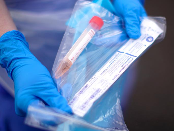 Solapur District Health Officer's report positive | सोलापूर जिल्हा आरोग्य कार्यालयातील अधिकाºयाचा अहवाल पॉझिटिव्ह Solapur District Health Officer's report positive | सोलापूर जिल्हा आरोग्य कार्यालयातील अधिकाºयाचा अहवाल पॉझिटिव्ह