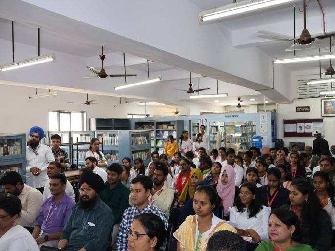 Jagar of Marathi language in Guru Nanak College; | गुरु नानक महाविद्यालयात मराठी भाषेचा जागर; ग्रंथालयाने मराठी पुस्तकांचे प्रदर्शन Jagar of Marathi language in Guru Nanak College; | गुरु नानक महाविद्यालयात मराठी भाषेचा जागर; ग्रंथालयाने मराठी पुस्तकांचे प्रदर्शन