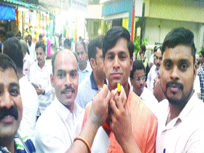 An atmosphere of joy in the Maratha community with Mathadi | माथाडींसह मराठा समाजामध्ये आनंदाचे वातावरण