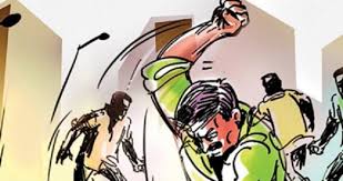 A bottle of liquor smashed into the homeguard's head | होमगार्डच्या डोक्यात फोडली दारु ची बाटली A bottle of liquor smashed into the homeguard's head | होमगार्डच्या डोक्यात फोडली दारु ची बाटली