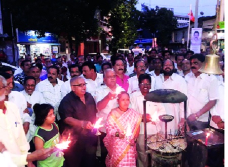 ... otherwise the black flag of panchayat Raj committee will show a signal of the gross Maratha shorypitha | ...अन्यथा पंचायत राज समितीला काळे झेंडे दाखवू सकल मराठा शौर्यपीठाचा इशारा ... otherwise the black flag of panchayat Raj committee will show a signal of the gross Maratha shorypitha | ...अन्यथा पंचायत राज समितीला काळे झेंडे दाखवू सकल मराठा शौर्यपीठाचा इशारा