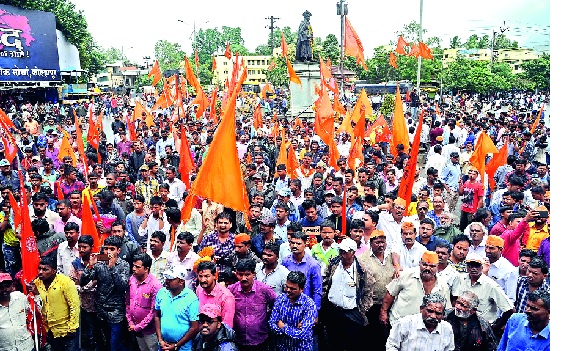 Fight! Emotional Sadat's Negotiations for Doing Suicide: Tribute to Shankar in Vinayak Gudagi | लढा ! आत्महत्या नको नेत्यांची भावनिक साद : विनायक गुदगी याला शोकसभेत श्रद्धांजली Fight! Emotional Sadat's Negotiations for Doing Suicide: Tribute to Shankar in Vinayak Gudagi | लढा ! आत्महत्या नको नेत्यांची भावनिक साद : विनायक गुदगी याला शोकसभेत श्रद्धांजली