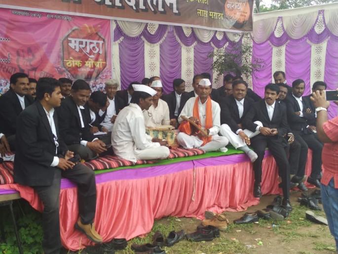 Maratha Reservation: Advocates participate in the protest movement | Maratha Reservation: मराठा समाजातील वकिलांचा ठिय्या आंदोलनात सहभाग Maratha Reservation: Advocates participate in the protest movement | Maratha Reservation: मराठा समाजातील वकिलांचा ठिय्या आंदोलनात सहभाग