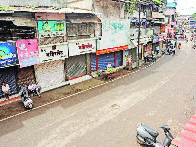 Burnt in Marathwada, picketing | मराठवाड्यात जाळपोळ, दगडफेक Burnt in Marathwada, picketing | मराठवाड्यात जाळपोळ, दगडफेक