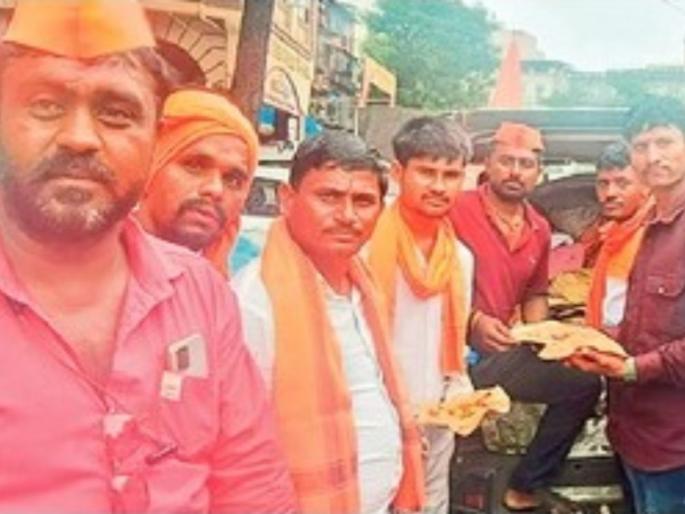 Maratha Kranti Morcha: Protesters get free food and breakfast on the third day | Maratha Kranti Morcha: आंदोलकांना तिसऱ्या दिवशी मनासारखे जेवण अन् नाश्ता Maratha Kranti Morcha: Protesters get free food and breakfast on the third day | Maratha Kranti Morcha: आंदोलकांना तिसऱ्या दिवशी मनासारखे जेवण अन् नाश्ता