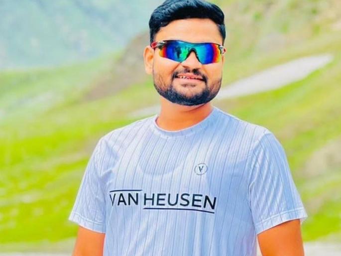 Youth commits suicide by hanging himself for Maratha reservation | Pune: 'आईची काळजी घ्या...' चिठ्ठी लिहून मराठा आरक्षणासाठी युवकाची गळफास घेऊन आत्महत्या Youth commits suicide by hanging himself for Maratha reservation | Pune: 'आईची काळजी घ्या...' चिठ्ठी लिहून मराठा आरक्षणासाठी युवकाची गळफास घेऊन आत्महत्या