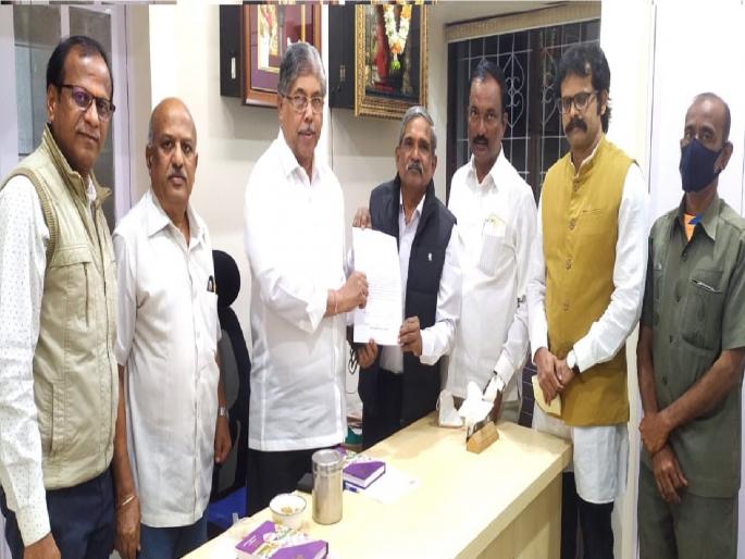 Kannada administration has filed a case of treason against 38 Marathi youth, Demand to BJP State President Chandrakant Patil on behalf of Maratha Federation | राजद्रोह गुन्ह्यातील शिवभक्तांना न्याय मिळावा, मराठा महासंघाची चंद्रकांत पाटील यांच्याकडे मागणी 