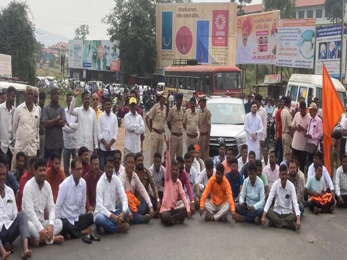 Rastraroko on behalf of Panhala taluka Sakal Maratha brothers to support Maratha reservation | मराठा आरक्षणाला पाठिंबा देण्यासाठी पन्हाळा तालुका सकल मराठा बांधवांच्यावतीने रास्तारोको Rastraroko on behalf of Panhala taluka Sakal Maratha brothers to support Maratha reservation | मराठा आरक्षणाला पाठिंबा देण्यासाठी पन्हाळा तालुका सकल मराठा बांधवांच्यावतीने रास्तारोको