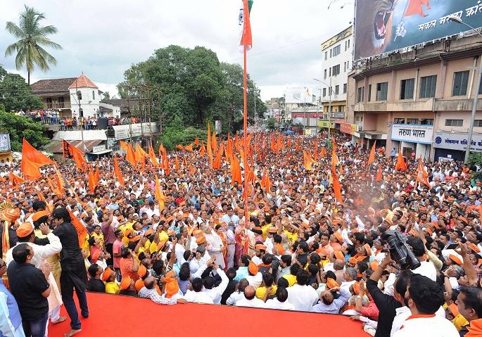 Maharashtra Bandh: On the Maratha road in Kolhapur: Saffron wave, pavilion closed unprecedented and sterile | Maharashtra Bandh : कोल्हापूरात अवघा मराठा रस्त्यावर : भगव्याची लाट, पाळला अभूतपूर्व अन् कडकडीत बंद