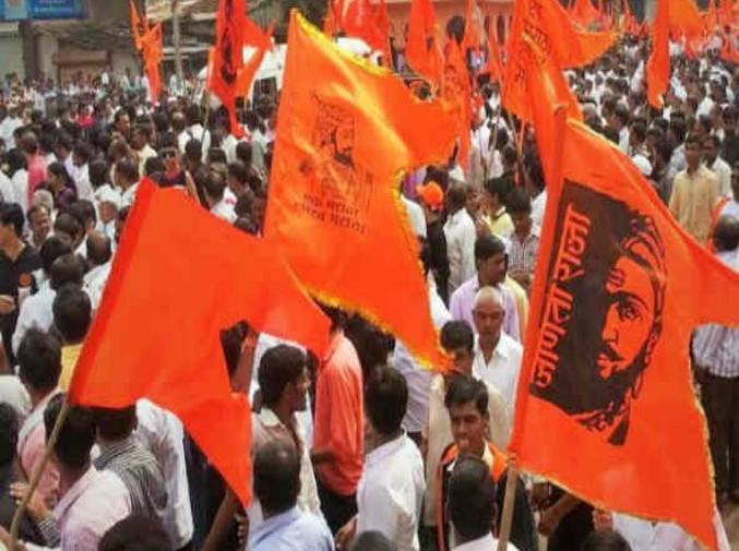 Demonstrators of self-harm are under supervision: | आत्मदहनाचा इशारा देणारे आंदोलक पोलिसांच्या देखरेखेखाली : आंदोलकांचा अन्नत्याग Demonstrators of self-harm are under supervision: | आत्मदहनाचा इशारा देणारे आंदोलक पोलिसांच्या देखरेखेखाली : आंदोलकांचा अन्नत्याग