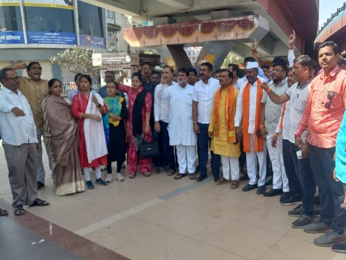 Maratha Kranti Morcha protests against Dhananjay Munde, Ajit Pawar in Chhatrapati Sambhajinagar | छत्रपती संभाजीनगरात धनंजय मुंडे, अजीत पवारांविरोधात मराठा क्रांती मोर्चाची निदर्शने Maratha Kranti Morcha protests against Dhananjay Munde, Ajit Pawar in Chhatrapati Sambhajinagar | छत्रपती संभाजीनगरात धनंजय मुंडे, अजीत पवारांविरोधात मराठा क्रांती मोर्चाची निदर्शने