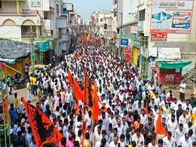 If a petition is filed against Maratha reservation, listen to us; Maratha Sevak's Caveat in High Court | मराठा आरक्षणविरुद्ध याचिका दाखल झाल्यास आमचे म्हणणे ऐका; मराठासेवकाचे उच्च न्यायालयात कॅव्हेट If a petition is filed against Maratha reservation, listen to us; Maratha Sevak's Caveat in High Court | मराठा आरक्षणविरुद्ध याचिका दाखल झाल्यास आमचे म्हणणे ऐका; मराठासेवकाचे उच्च न्यायालयात कॅव्हेट