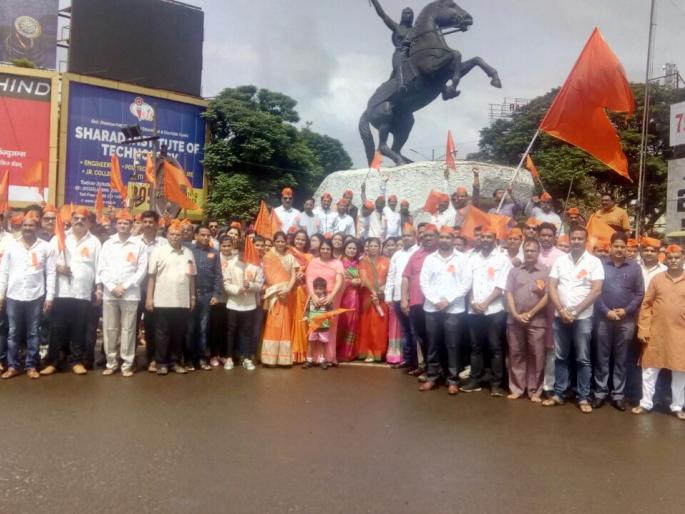 Maratha Reservation: Maratha government family joins protest; On the road to the reservation | Maratha Reservation : मराठा सरकार घराणीही उतरली आंदोलनात; आरक्षणासाठी रस्त्यावर Maratha Reservation: Maratha government family joins protest; On the road to the reservation | Maratha Reservation : मराठा सरकार घराणीही उतरली आंदोलनात; आरक्षणासाठी रस्त्यावर