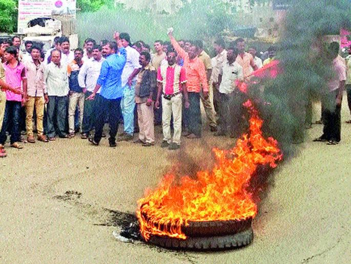 The movement of the movement spread in Marathwada | मराठवाड्यात आंदोलनाचे लोण पसरले The movement of the movement spread in Marathwada | मराठवाड्यात आंदोलनाचे लोण पसरले