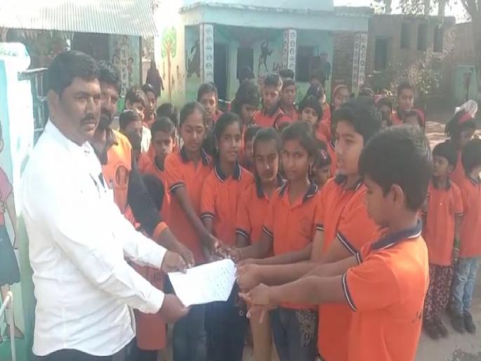will not come to school until they get Maratha reservation Like in Jadhavwadi, students came to the school and left with a statement | मराठा आरक्षण मिळेपर्यंत शाळेला येणार नाही; जाधववाडी येथील प्रकार, विद्यार्थी शाळेत आले अन् निवेदन देऊन गेले