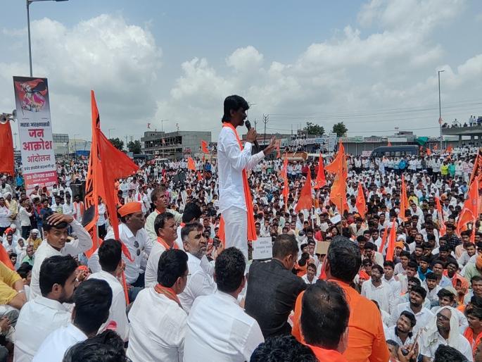 Maratha reservation: 150 villages of Godavari river basin united for Maratha reservation; National highway blocked for six hours | मराठा आरक्षणासाठी गोदाकाठची १५० गावे एकवटली; राष्ट्रीय महामार्ग सहा तास ठप्प Maratha reservation: 150 villages of Godavari river basin united for Maratha reservation; National highway blocked for six hours | मराठा आरक्षणासाठी गोदाकाठची १५० गावे एकवटली; राष्ट्रीय महामार्ग सहा तास ठप्प