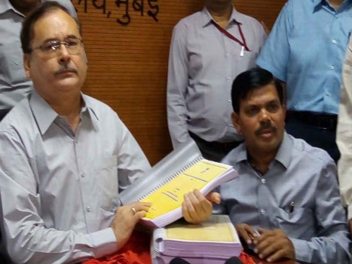 Maratha Reservation: Report of the State Backward Class Commission handed over to the Chief Secretary | Maratha Reservation : राज्य मागासवर्ग आयोगाचा अहवाल अखेर मुख्य सचिवांकडे सुपूर्द Maratha Reservation: Report of the State Backward Class Commission handed over to the Chief Secretary | Maratha Reservation : राज्य मागासवर्ग आयोगाचा अहवाल अखेर मुख्य सचिवांकडे सुपूर्द