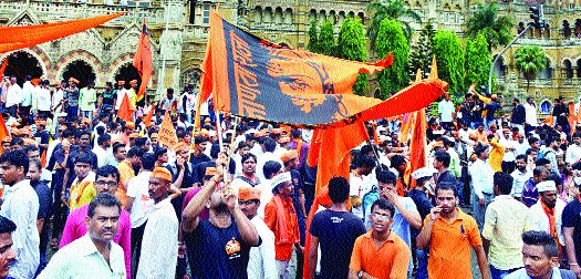 Chief Minister's responsibility to maintain reservation - Uddhav Thackeray | आरक्षण टिकवण्याची जबाबदारी ही मुख्यमंत्र्यांची - उद्धव ठाकरे