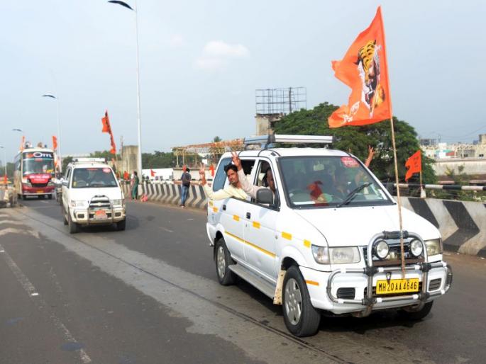 Lakhs leave for Mumbai from Nashik: Historical Front | लाखो मराठा नाशिकहून मुंबईकडे रवाना :ऐतिहासिक मोर्चा Lakhs leave for Mumbai from Nashik: Historical Front | लाखो मराठा नाशिकहून मुंबईकडे रवाना :ऐतिहासिक मोर्चा