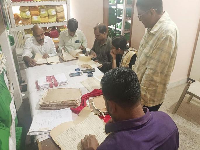 Solapur: 96 thousand records checked in Malshiras, 185 evidences of Kunbi found | Solapur: माळशिरसमध्ये ९६ हजार रेकॉर्ड तपासले, कुणबीचे १८५ पुरावे लागले हाती Solapur: 96 thousand records checked in Malshiras, 185 evidences of Kunbi found | Solapur: माळशिरसमध्ये ९६ हजार रेकॉर्ड तपासले, कुणबीचे १८५ पुरावे लागले हाती