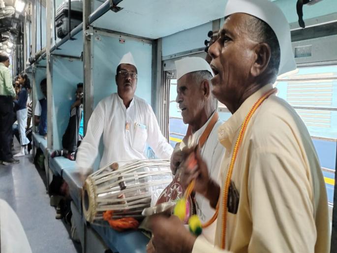 Akhil Bharatiya Marathi Sahitya Sammelan Pune to Delhi special train took 36 hours | पुणे ते दिल्ली विशेष रेल्वेला लागले ३६ तास; अखिल भारतीय मराठी साहित्य संमेलनासाठी दीड हजार रसिक रेल्वेने पोचले दिल्लीत Akhil Bharatiya Marathi Sahitya Sammelan Pune to Delhi special train took 36 hours | पुणे ते दिल्ली विशेष रेल्वेला लागले ३६ तास; अखिल भारतीय मराठी साहित्य संमेलनासाठी दीड हजार रसिक रेल्वेने पोचले दिल्लीत