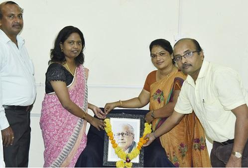 Young generation should consolidate Marathi language: Suvarna Pawar | युवा पिढीने मायबोली मराठीचे संवर्धन करावे : सुवर्णा पवार Young generation should consolidate Marathi language: Suvarna Pawar | युवा पिढीने मायबोली मराठीचे संवर्धन करावे : सुवर्णा पवार