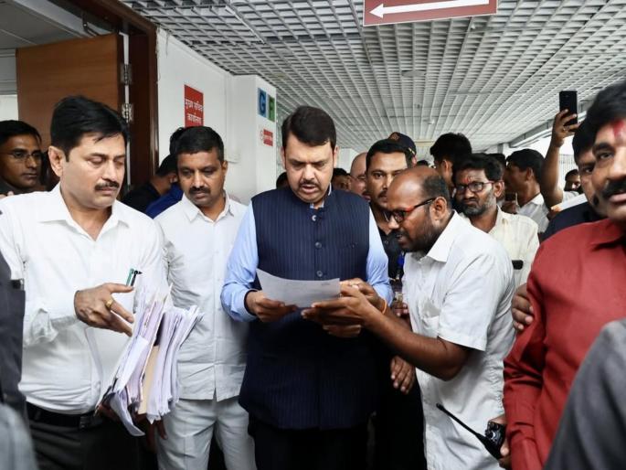 Speaking in Marathi is mandatory in all government offices in the state State government circular issued | शासकीय कार्यालयात आता मराठीतच बोलायचं; नियम न पाळणाऱ्यांवर होणार कारवाई Speaking in Marathi is mandatory in all government offices in the state State government circular issued | शासकीय कार्यालयात आता मराठीतच बोलायचं; नियम न पाळणाऱ्यांवर होणार कारवाई