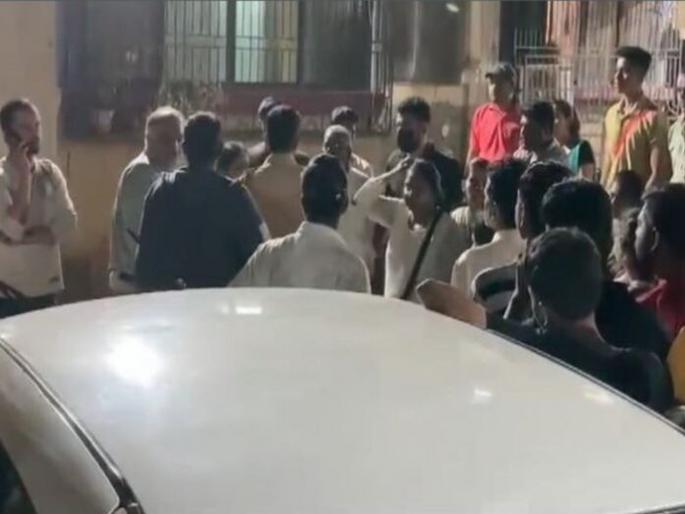 In Dombivli Opposed to Satyanarayan Puja, Haldi Kunku ceremony in Society; Marathi and Non Marathi members word clashes | डोंबिवलीत सत्यनारायण पूजा, हळदी कुंकू समारंभाला विरोध; सोसायटीत मराठी-अमराठी सदस्य भिडले In Dombivli Opposed to Satyanarayan Puja, Haldi Kunku ceremony in Society; Marathi and Non Marathi members word clashes | डोंबिवलीत सत्यनारायण पूजा, हळदी कुंकू समारंभाला विरोध; सोसायटीत मराठी-अमराठी सदस्य भिडले