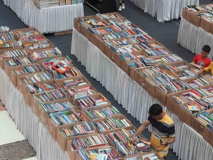 First ever 'Lock the Box' book fair for book lovers in Thane | ठाण्यामध्ये पुस्तक प्रेमींसाठी पहिल्यांदाच 'लॉक द बॉक्स' पुस्तक मेळावा First ever 'Lock the Box' book fair for book lovers in Thane | ठाण्यामध्ये पुस्तक प्रेमींसाठी पहिल्यांदाच 'लॉक द बॉक्स' पुस्तक मेळावा