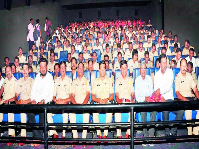 Message received from settlement; But took advantage of watching the movie! | Surprise; संदेश मिळाला बंदोबस्ताचा; मात्र लाभ घेतला चित्रपट पाहण्याचा ! Message received from settlement; But took advantage of watching the movie! | Surprise; संदेश मिळाला बंदोबस्ताचा; मात्र लाभ घेतला चित्रपट पाहण्याचा !