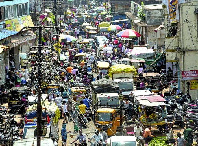 Die by Corona but wandering village! | कोरोनाने मरेन पण गावभर फिरेन ! Die by Corona but wandering village! | कोरोनाने मरेन पण गावभर फिरेन !
