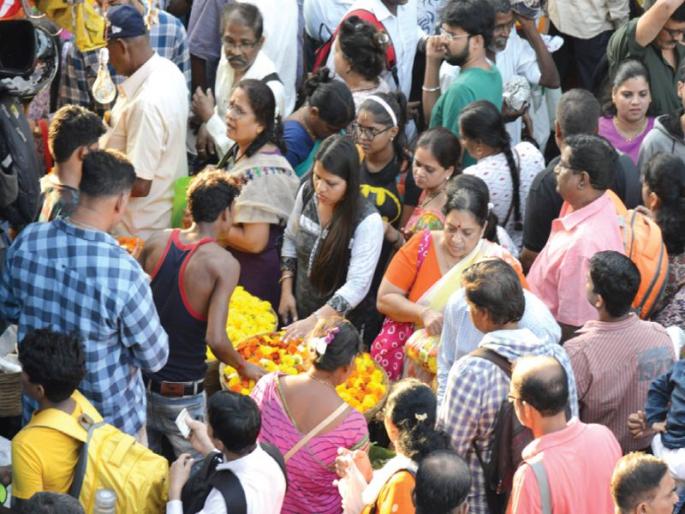 Marketplaces, Housefull, for shopping street shopping | मार्गशीर्षच्या खरेदीसाठी बाजारपेठा हाउसफुल्ल Marketplaces, Housefull, for shopping street shopping | मार्गशीर्षच्या खरेदीसाठी बाजारपेठा हाउसफुल्ल