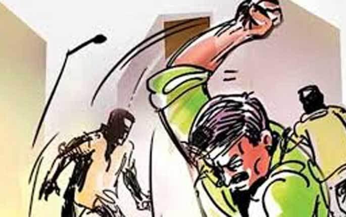 'Murder due to Mobile snatching'; Three arrested, including a minor, in connection with the murder of a notorious criminal | 'मोबाईल हिसकावल्याने घातला डोक्यात दगड'; अट्टल गुन्हेगाराच्या खून प्रकरणात अल्पवयीन मुलासह तिघांना अटक 'Murder due to Mobile snatching'; Three arrested, including a minor, in connection with the murder of a notorious criminal | 'मोबाईल हिसकावल्याने घातला डोक्यात दगड'; अट्टल गुन्हेगाराच्या खून प्रकरणात अल्पवयीन मुलासह तिघांना अटक