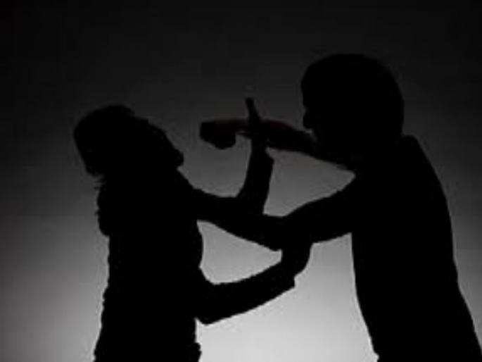 Wife aborted due to beaten by husband ; filed the complaint | चारित्र्यावर संशय घेत केलेल्या मारहाणीत पत्नीचा गर्भपात ; छळ प्रकरणी गुन्हा दाखल  Wife aborted due to beaten by husband ; filed the complaint | चारित्र्यावर संशय घेत केलेल्या मारहाणीत पत्नीचा गर्भपात ; छळ प्रकरणी गुन्हा दाखल