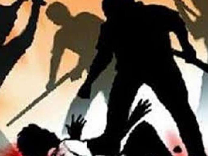 A business man from Islampur was beaten up and robbed in Satara, jewelry worth three and a half lakhs was stolen | इस्लामपूरच्या व्यावसायिकाला मारहाण करून साताऱ्यात लुटले, साडेतीन लाखांचे दागिने लांबविले